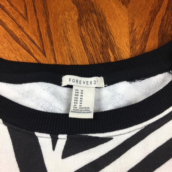 Forever 21 graphic short sleeve sweatshirt sz M - Picture 2 of 3